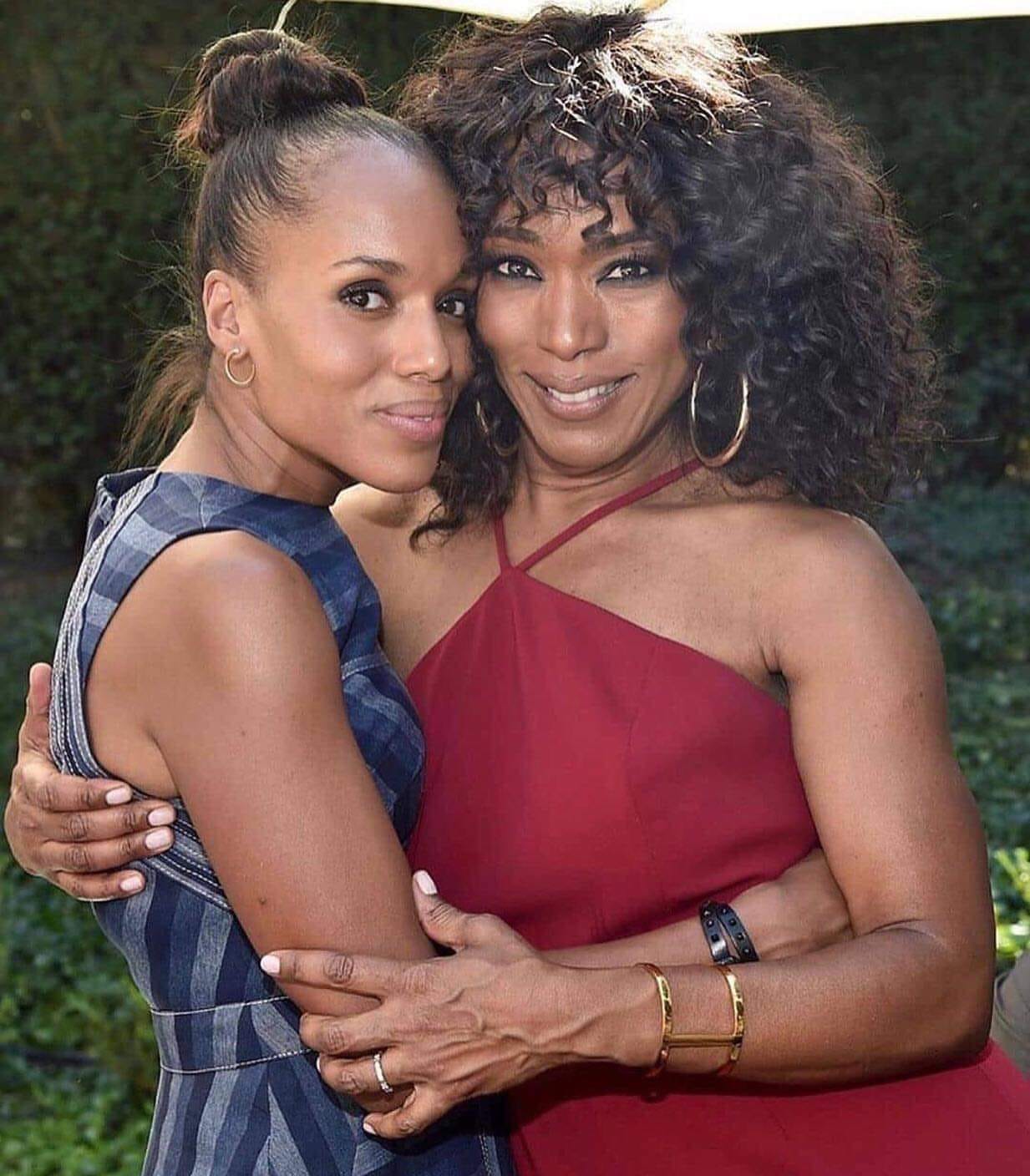 Kerry Washington, 43, & Angela Bassett, 62. 💙❤️