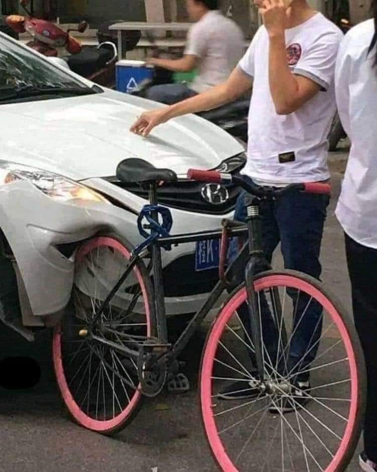 Chinese car vs German bike 😂