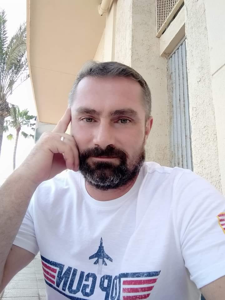 Hello my name is Leon I'm from Spain.

Shots out to everyone in the Bahamas. I need a Bahamas woman's tonight in my hotel room to boom boom 💥 if you no what I mean. I have money's.