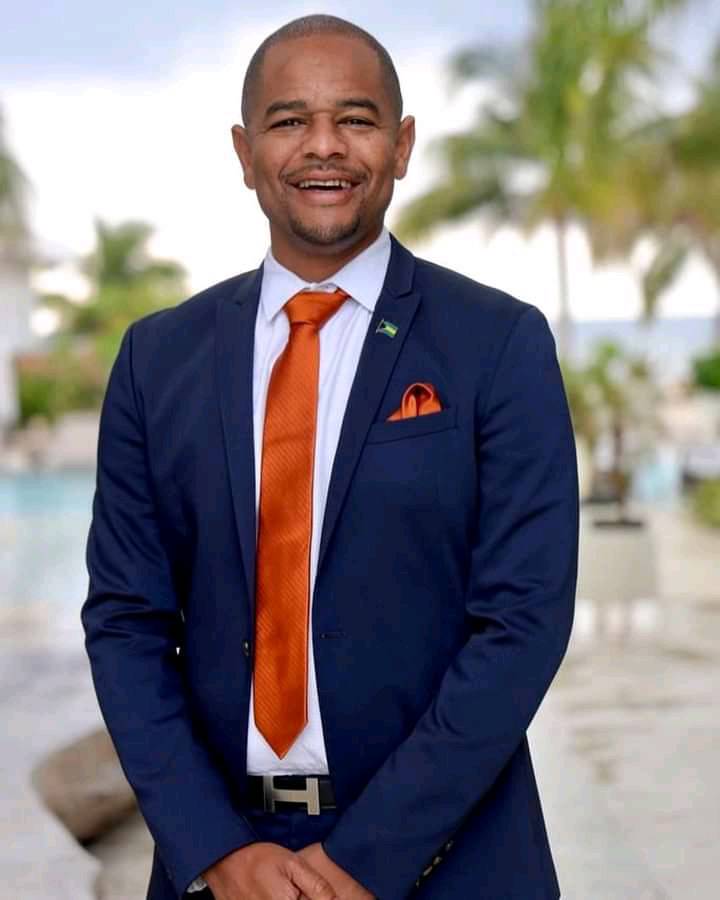 Congratulations Sebastian on your consulate appointment to Central America. Bahama drama would like to wish you all the best in your job. I know someone who's now thinking about mo