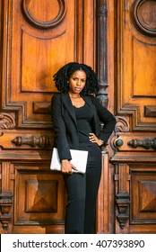 She loves getting head but smells bad

Good afternoon Bahama Drama please keep me anonymous. I've been seeing this lawyer woman for a little while now even though I have my own gir