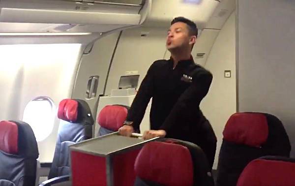 The Queen vs the princess
My flight was being served by an obviously gay flight attendant, who seemed to put everyone in a good mood as he served us food and drinks.
As the plane