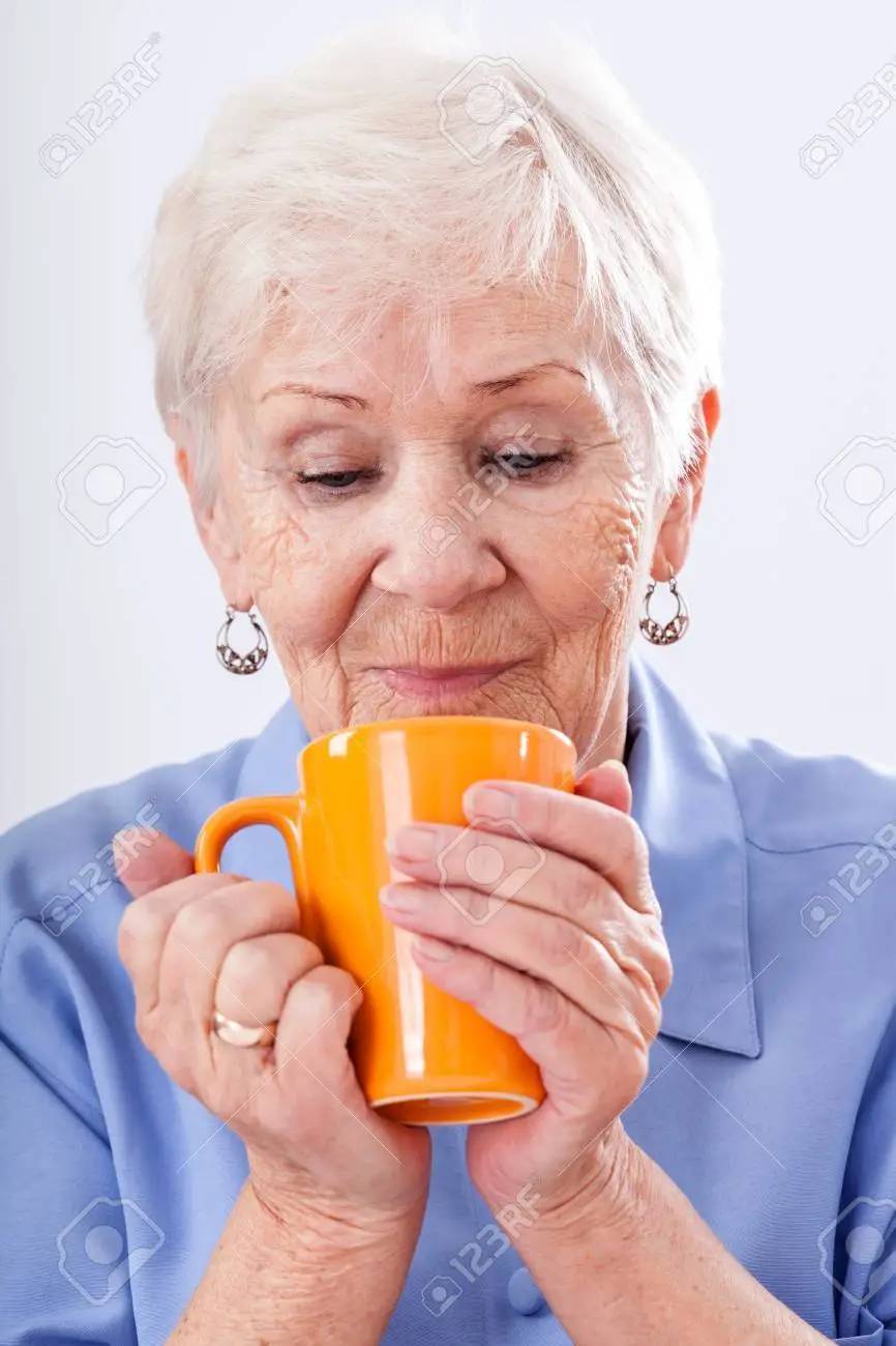 She threw a doodo rage at me

Good morning Bahama Drama please keep me anonymous. I've been dating this chick for 3 months and in our first verbal fight

this bitch throws her dood