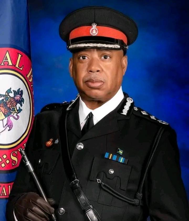 11 Open Questions for anybody with above average intelligence to answer?

Subject: Gang Leaders vs Law enforcement leaders in the Bahamas!!!

Q(1.) Who has the largest budget?

Q(2