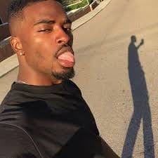 How wet do you get?
Good night Bahama Drama please keep me anonymous. I've been dating but trying to stay away from sex for about 2 days because I started to notice how one side o