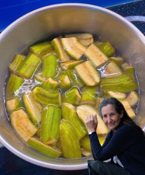 Boiling green bananas and drinking the water daily will give you surprising benefits.