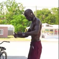 Garbage Man in the streets but not in bed

Ladies I have to share this with you because I cant keep it to myself anymore. You know that garbage truck guy Kenny. The one with the mu