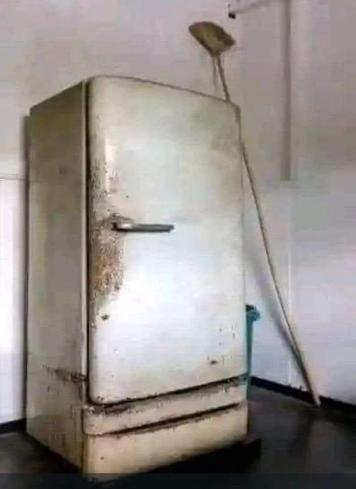 Refrigerator for sale $250

Work's like new, I'm leaving the island please inbox @[100023394293756:2048:Bahama Drama] for this person contacts if interested.

👀