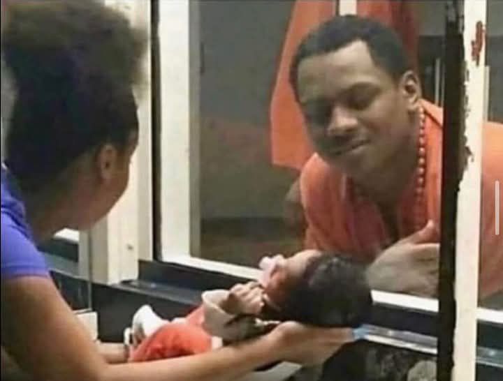 He finally get to see his newborn baby after being in jail 5 years congratulations bro🙏
Jail ain't easy...