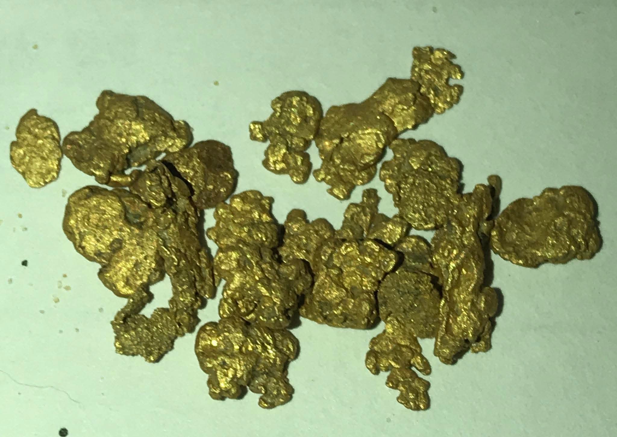Look it's led or gold 🪙 

Hey Bahama Drama please keep me anonymous. I found this looking for old coins at the fort fin Castle today with my metal detector. I hope it's really gold
