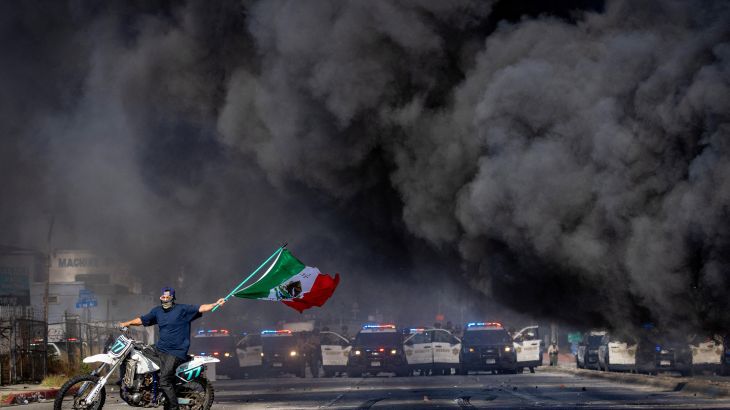 Los Angeles is about to burn to the ground, as ICE tries to apprehend suspected illegal migrants in the City.
A standoff has been going on for the last 48 hours as the Trump admin
