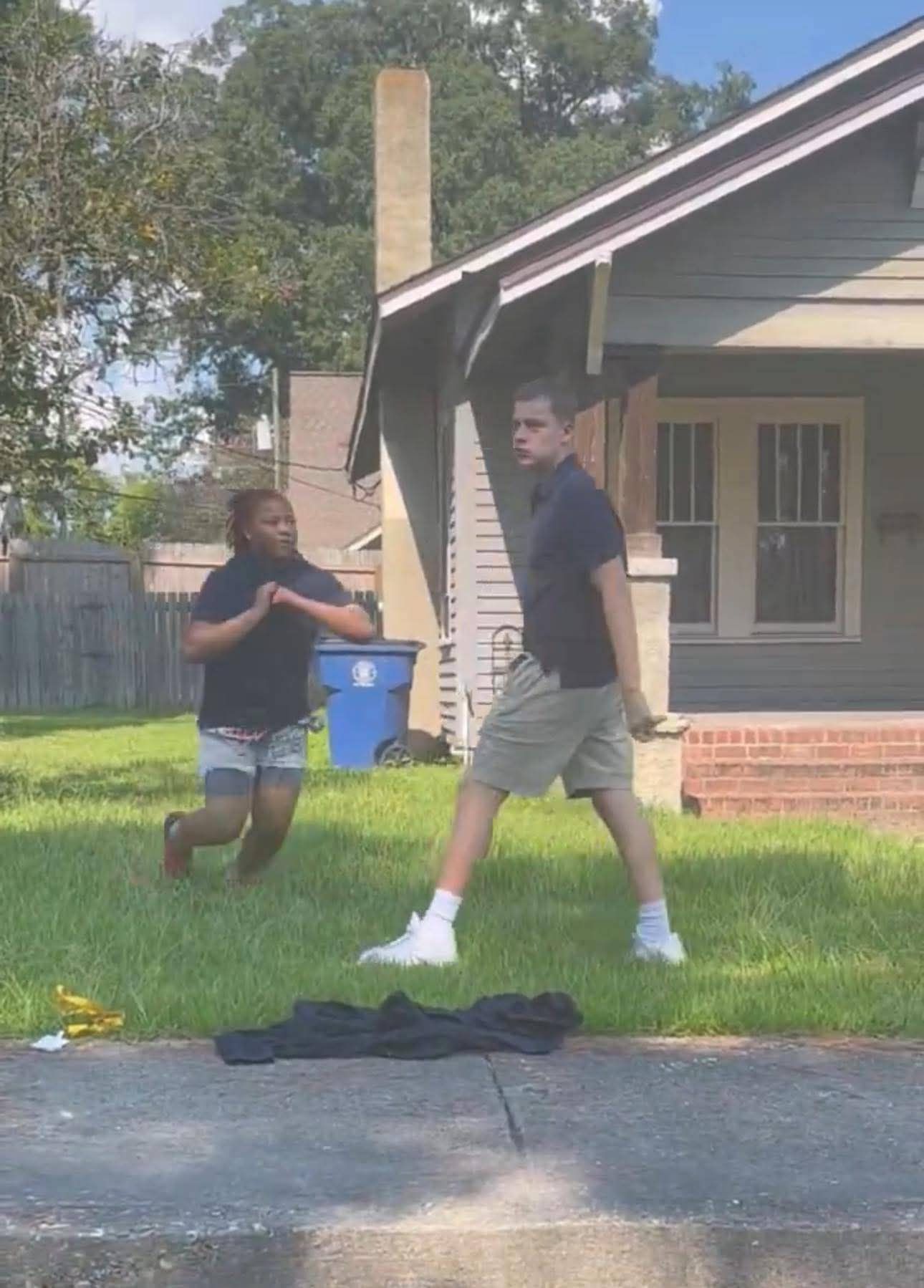 One thing I hate about people from down south Florida and Georgia. They love to punch the jaw bone 🦴 lmao 🤣 😂 🤣 😂 

He messed up when he looked away from her.

Read comments sectio