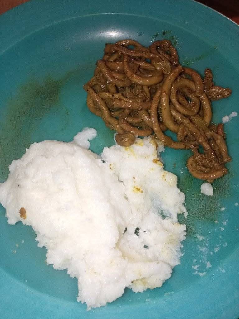 Your first date, and he takes you to a restaurant, orders for you, and this comes out. 

What do you do if you really like him? 🤔 

He's already started eating his after praying ov