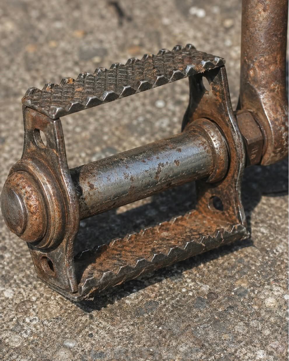 Without going to the Internet, or Google, just by sight alone, tell @[100023394293756:2048:Bahama Drama] what kinda torture tool this was, but was really made for?

What's its prim