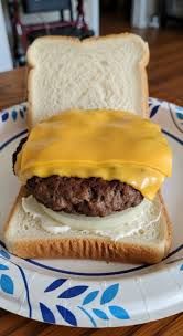 These restaurants popping up all around the Bahamas don't know what a real cheeseburger looks like, but Mommy does 😋
What you say?