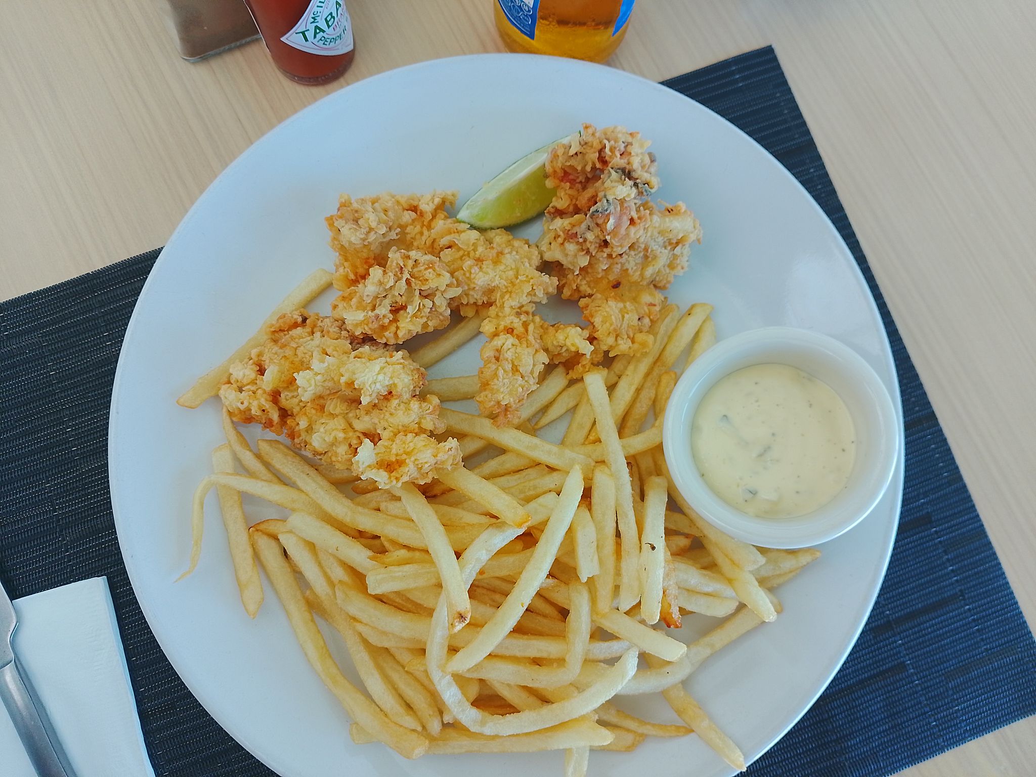 Would you pay $20.00 for this plate? 3 pieces of Cracked Conch with fries 🍟
Sad 😭 y'all is treat Bahamian customers bad everywhere in the Bahamas I be seeing. That's bad 😞 😔 and m