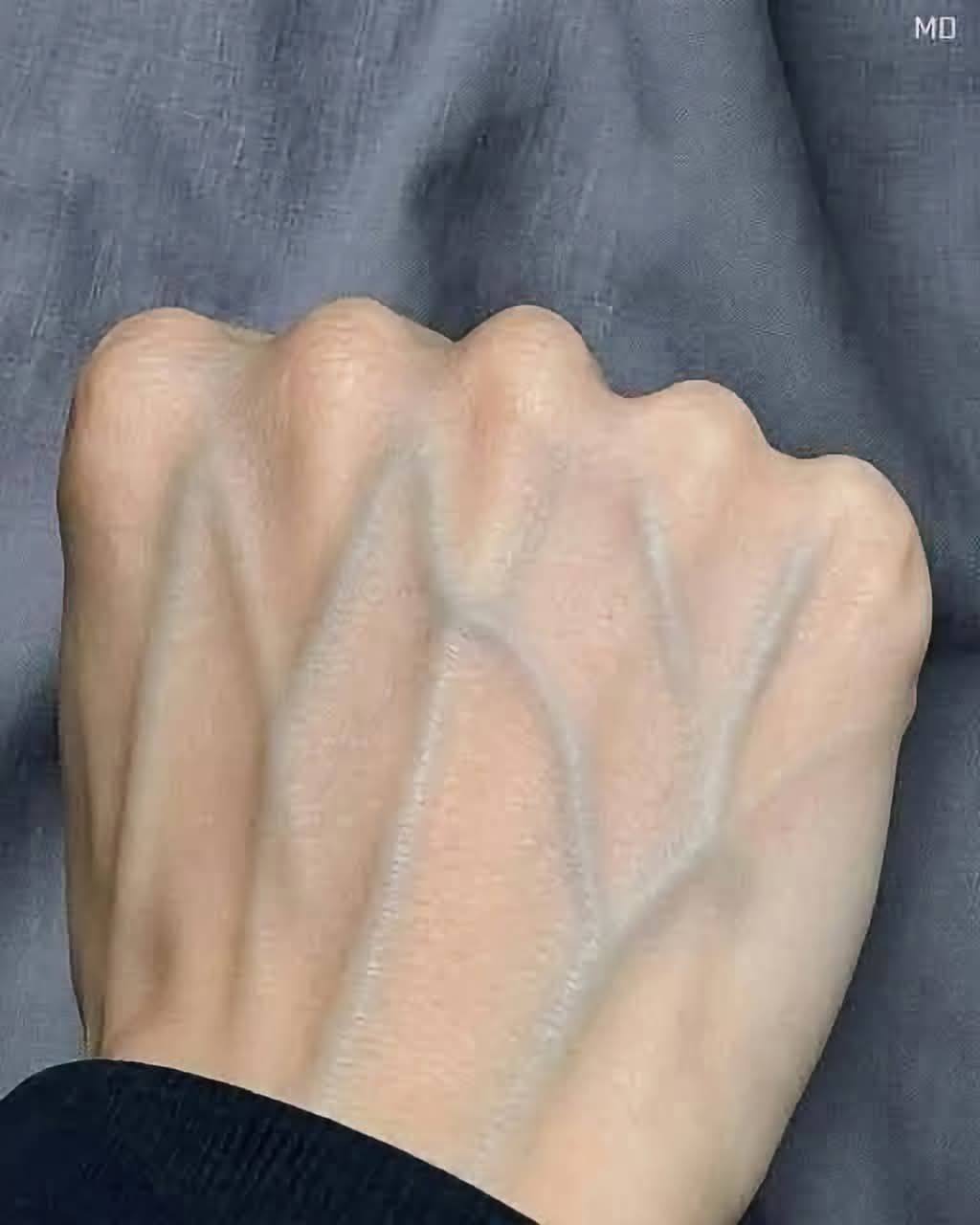 Is this a human hand or AI? 

Tell us why you think 🤔