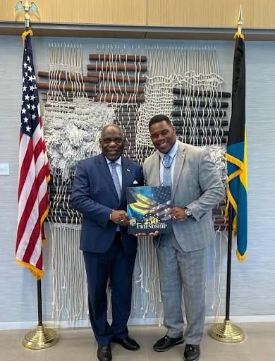 ROGUE HIGH-RANKING BAHAMIAN POLICE OFFICERS TRAFFICKING DRUGS INTO THE UNITED STATES 

AND THE ONES CAUGHT RED-HANDED!

Researcher ✔️ 
Michael Elijah Muhammad Clare 

NASSAU / NEW 